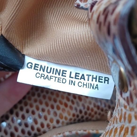 Wilson's Leather Shoulder Bag Style 30148-20 Animal Print - Picture 3 of 16